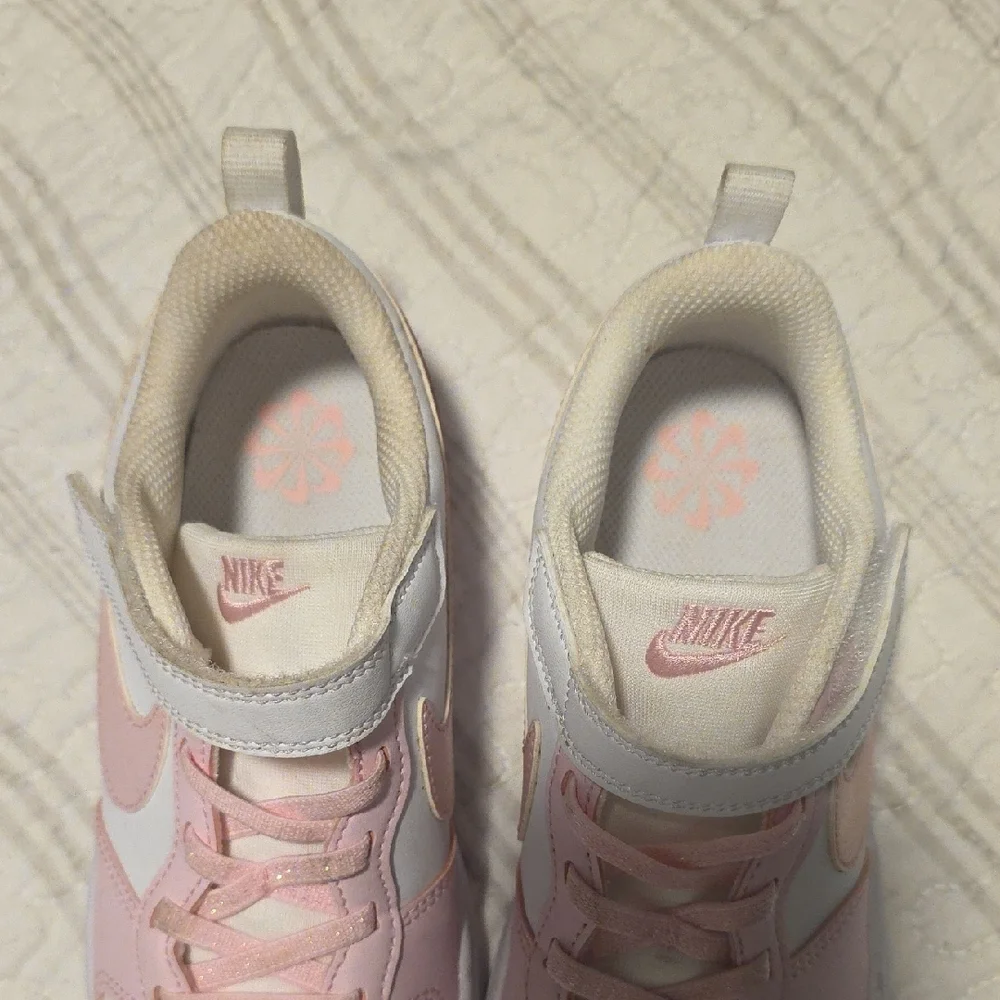 Nike Kids Sneakers in Pink and White - Picture 4 of 4
